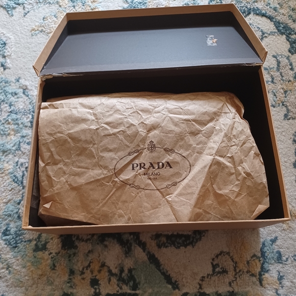 Prada shoes - Picture 3 of 10